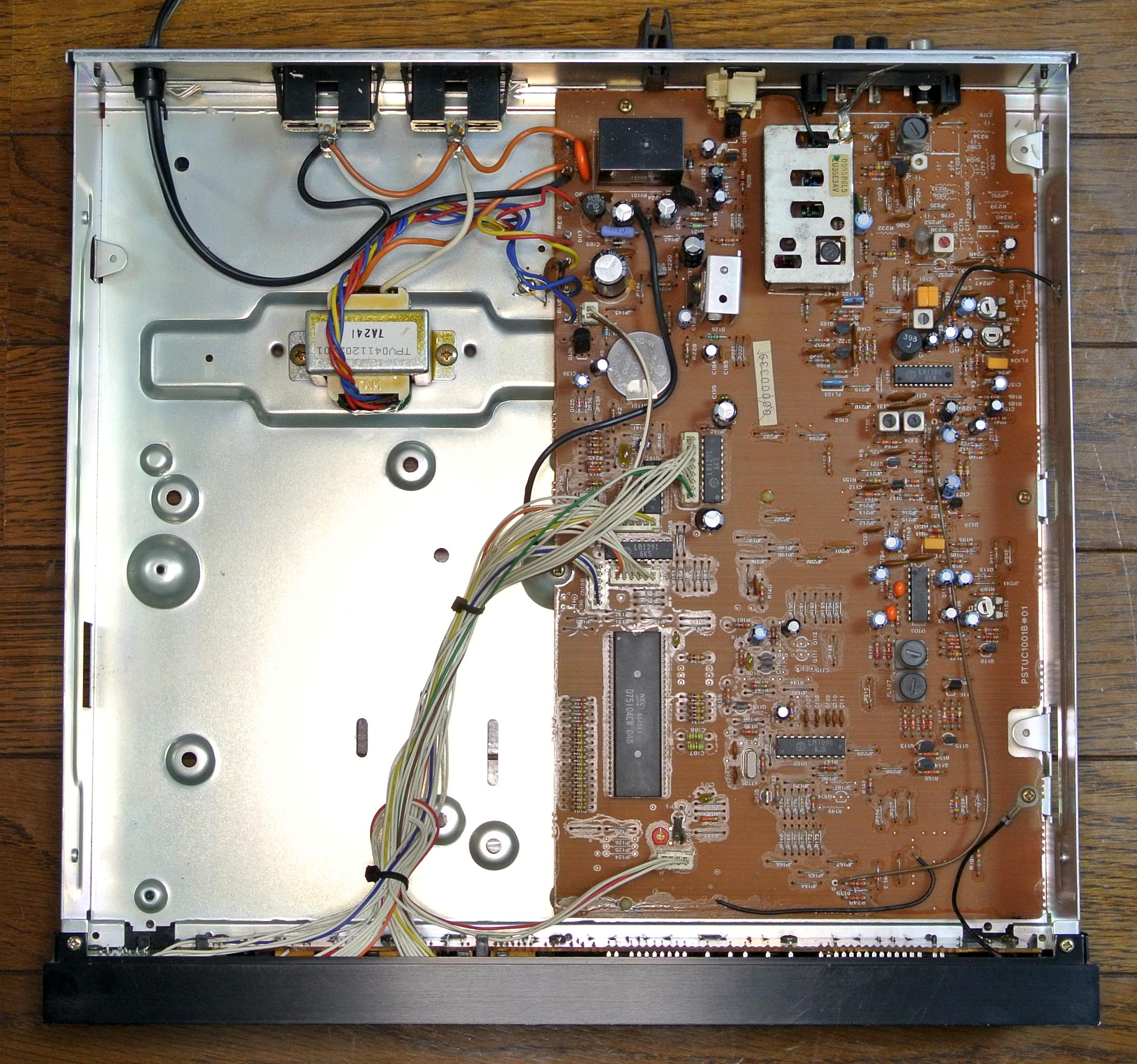 AKAI AT-M712
